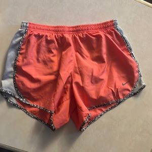 Girls Nike peach shorts - size kids L